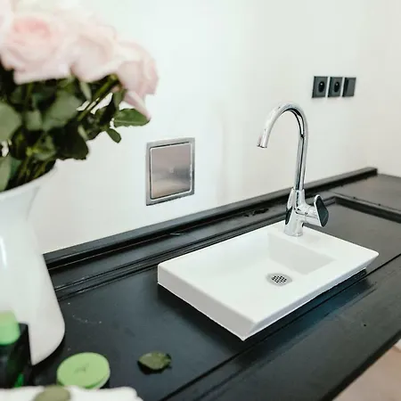 Wake Up Wellness By Goodnite Cz Хостел *