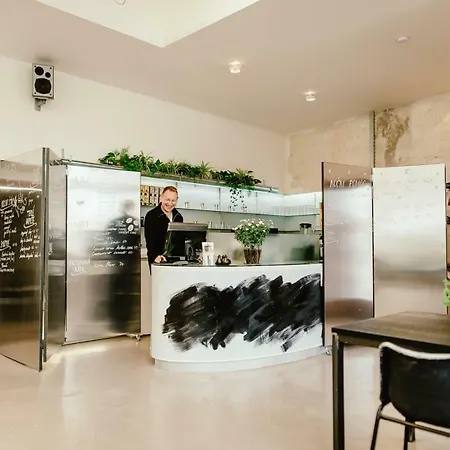 Wake Up Wellness By Goodnite Cz Хостел Брно